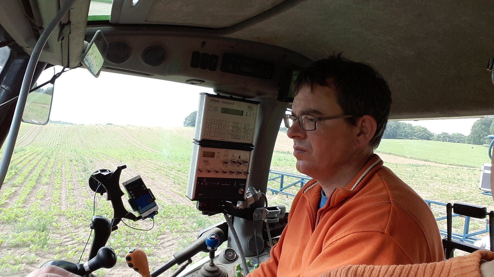 FieldBee RTK GPS-Systemtests auf einem deutschen Bauernhof