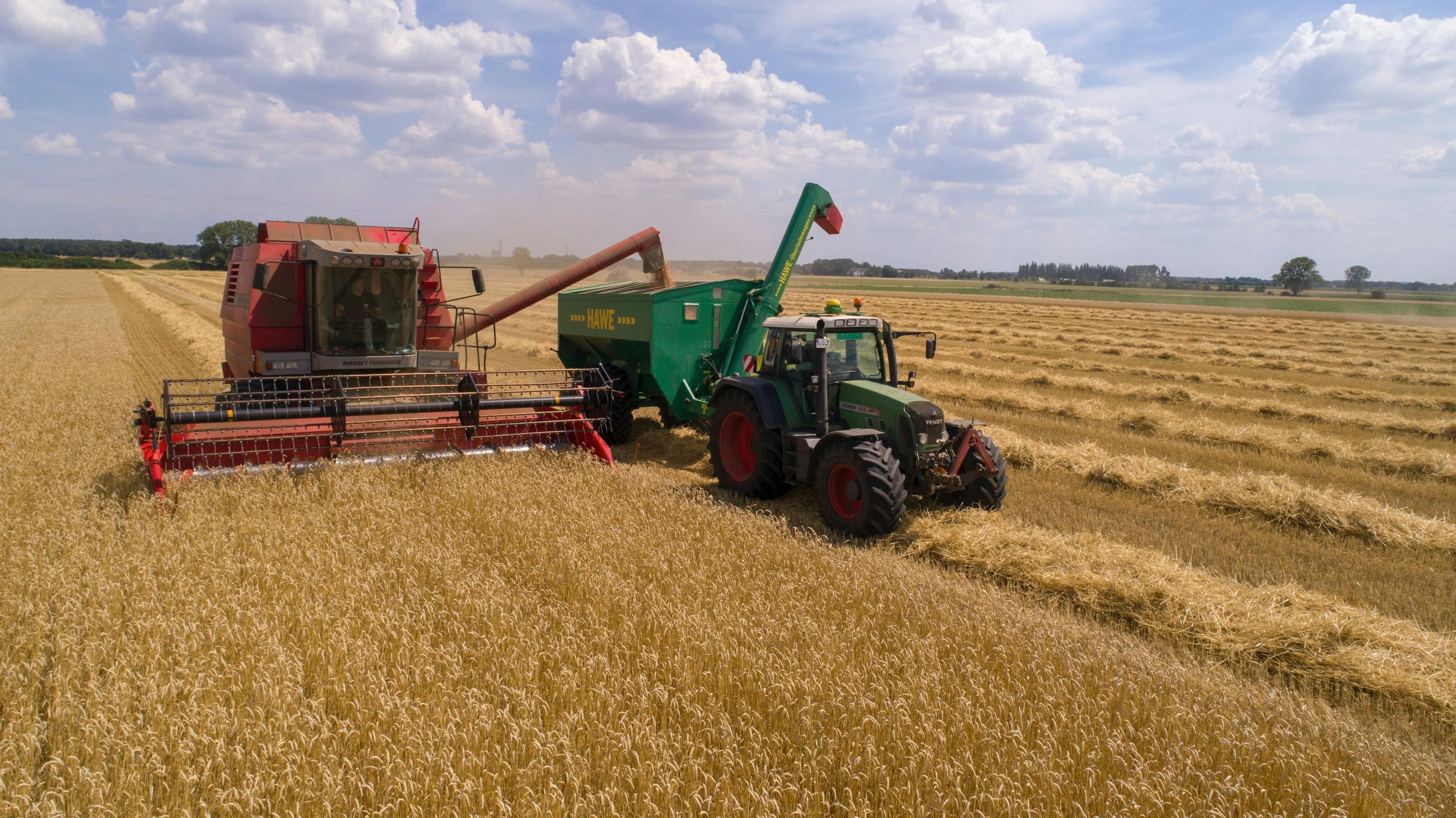 Vorteile von Traktoren in der modernen Landwirtschaft und im Ackerbau